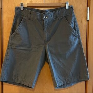 Retrofit • Textured Casual Shorts • Waist 32 • 10" Inseam